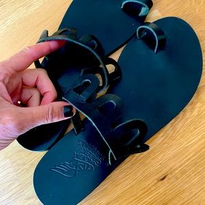 ANCIENT GREEK SANDALS size 8 black sandals
